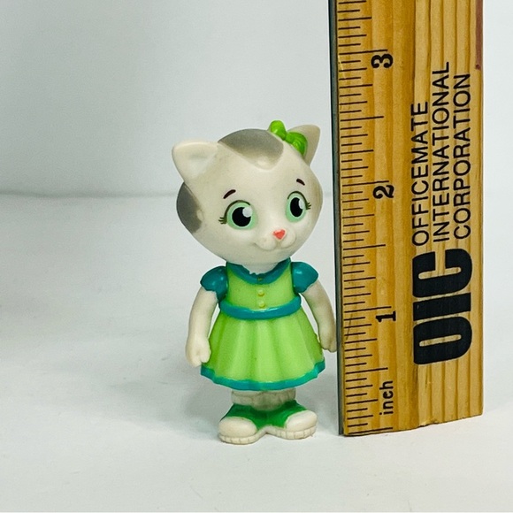 Figure daniel tiger's neighborhood katerina kitty cat figure 2.5" cake topper - Picture 2 of 5